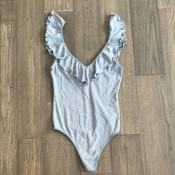 Wilfred | Aritzia light baby blue dannette ruffle sleeve tank bodysuit Size M - Picture 3 of 13